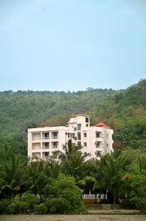 The Byke Skylark Seafront Resort, Dapoli Отели в г. Ладхар
