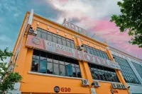 Ghazrin's Garuda Hotel Hotel di Larkin