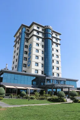 Grand Hotel & Convention Center Karaman Các khách sạn ở Karaman Merkez