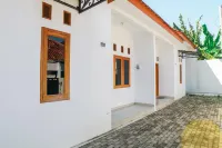 Anggrek Guest House Cirebon Hôtels à : Sutawinangun