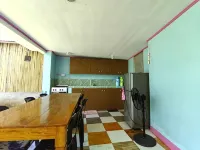 Alona J & J Tourist Inn