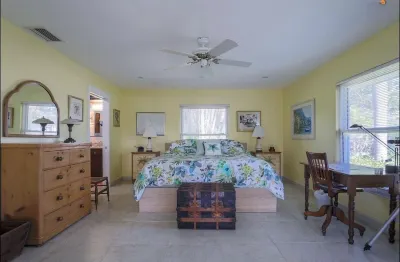 Quiet cozy home near Anna Maria Island, Robinson Preserve, Desoto Nt’l Monument
