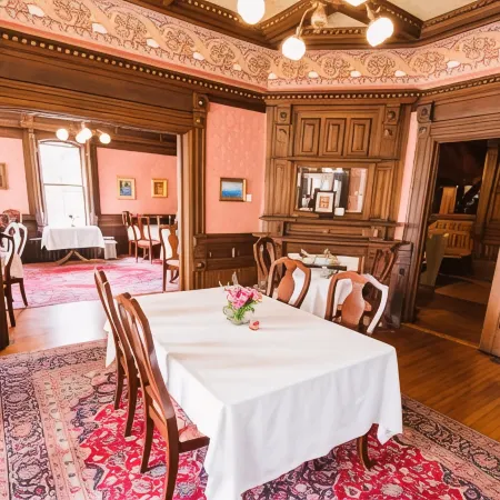 Cedar Crest Inn