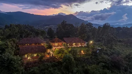 Deshadan Eco Valley Resort - An Eco Friendly Mud House Отели рядом с достопримечательностью «Заповедник Чиннар Уайлдлайф»