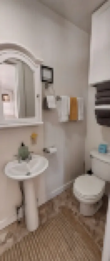 Quaint Cozy Studio w/ Offstreet Parking