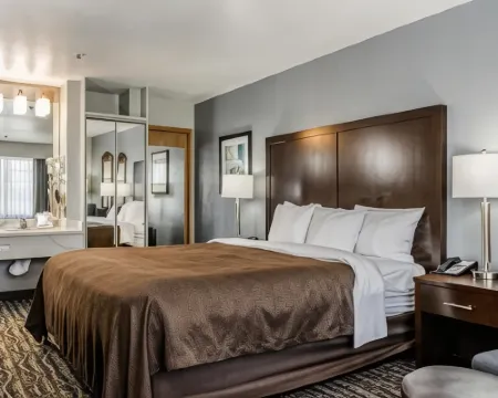 Clarion Hotel by Humboldt Bay Hotels in Eureka