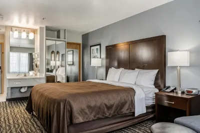 Clarion Hotel by Humboldt Bay Отели в г. Арката