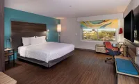 Tru by Hilton Phoenix Glendale Westgate