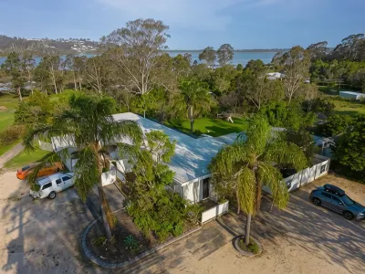 Top of the Lake Holiday Units Hotels in Pambula