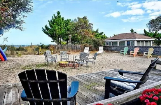 Your own private beach with this charming 3-bedroom beachfront house!