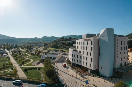 โดลินาส ไคลม์บิง โฮเทล โรงแรมใน