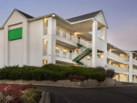 Birch Hill Suites Kansas City - Independence Hotels in Independence