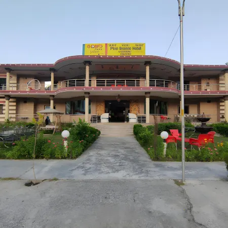 Hotel Pine Breeze and Restaurant