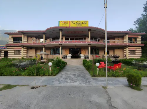 Hotel Pine Breeze and Restaurant