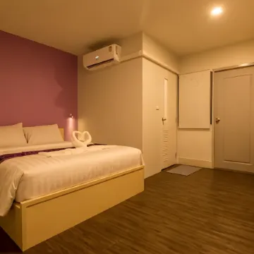 Thap Sakae Hotel