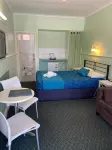 Paddle Steamer Motel - parking