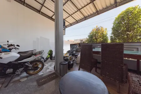 Wisma Brata 2 Mitra RedDoorz Отели в г. Warudoyong