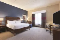 Hilton Garden Inn Falls Church فنادق في West Falls Church