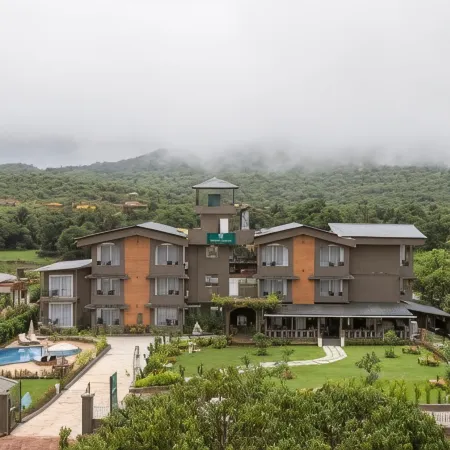 Stone Wood Hotel Amboli