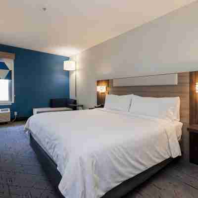 Holiday Inn Express & Suites Berkeley Rooms