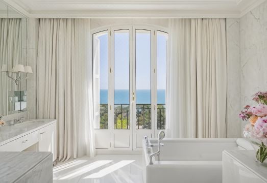 그랑-오텔 듀캽페라트 호텔의 야경