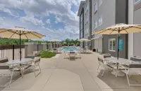 La Quinta Inn & Suites by Wyndham Starkville at MSU Hotels in West Point