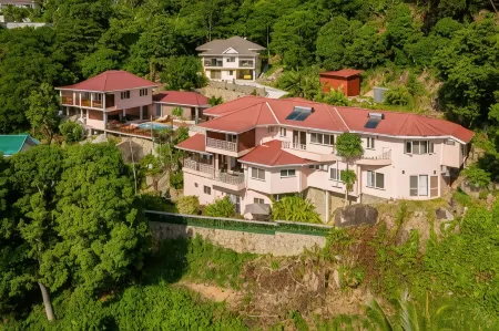 Glacis Heights Villa Отели в г. Гласи