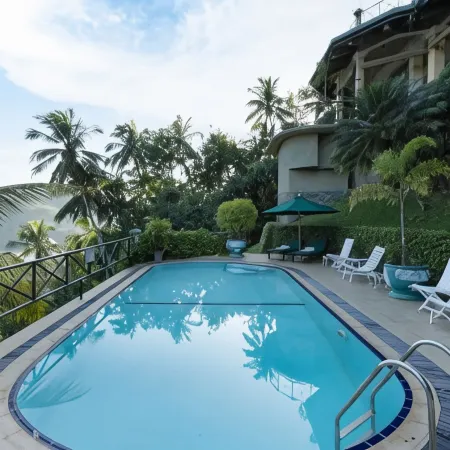The Albatross, Kandy