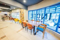 Indie Stays Studios, Chembur - Mountain view