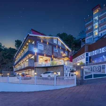 Wood Stock Kasauli - Rooms & Cottages - Panoramic View & Balcony Rooms