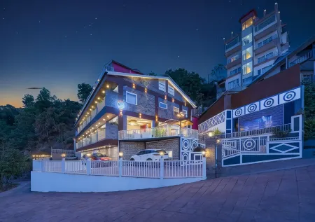 Wood Stock Kasauli - Rooms & Cottages - Panoramic View & Balcony Rooms