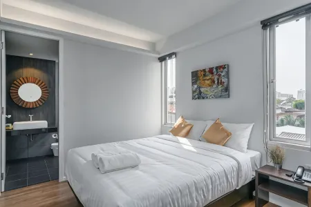 Kitzio House Hotel Huai Kwang