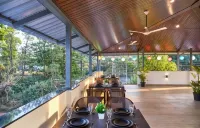 Drizzle Villa with Swimming Pool Near Maapro Garden - Pet friendly