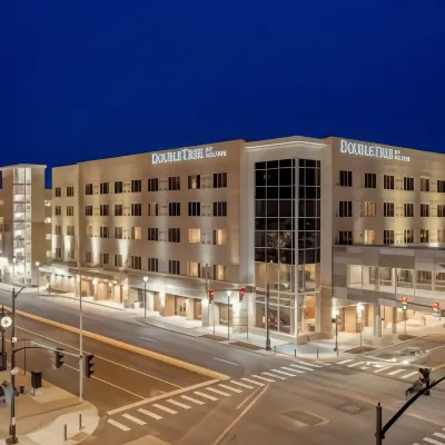DoubleTree by Hilton Evansville Hotels in Evansville