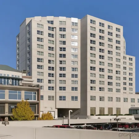 Hilton Madison Monona Terrace Отели рядом с достопримечательностью «Аллайант Энерджи Сентер»