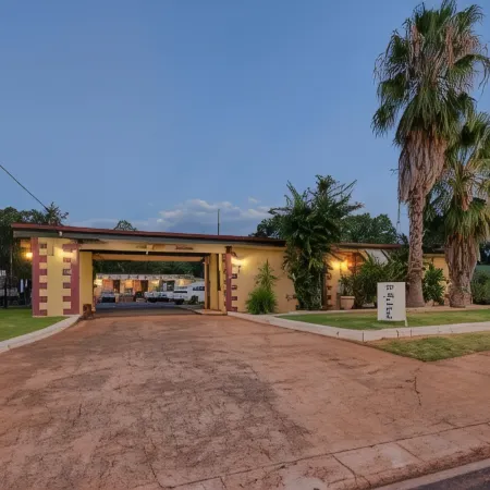 Golden Peak Motel PeakHill