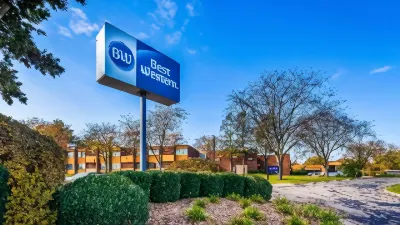 Best Western Prairie Inn  Conference Center Hotels near Knox College