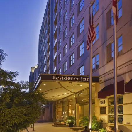 Residence Inn Washington, DC National Mall Отели рядом с достопримечательностью «Художественная галерея Фрира»