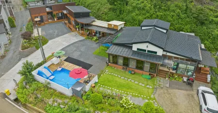 Taean Cypress Fragrance Pension Отели рядом с достопримечательностью «Ch'ŏngp'odae-haesuyokchang»