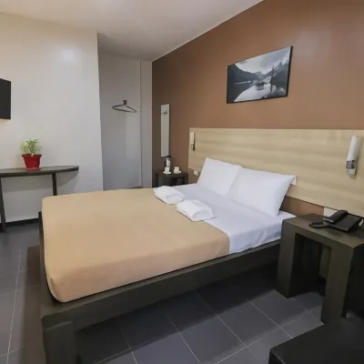 Ialodge Hotels near Robinsons Place Ormoc