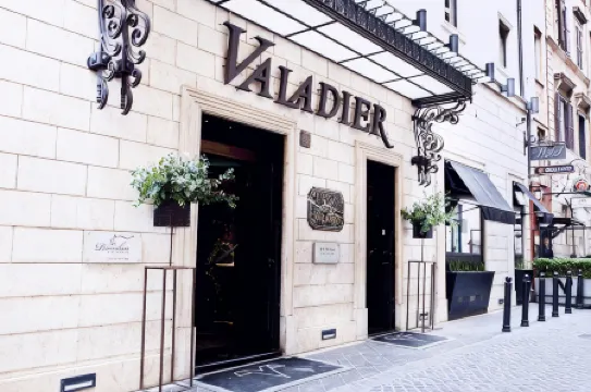 โรงแรมวาลาเดอร์