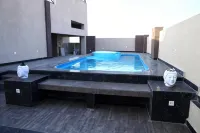 Pinky Hotel - Pools