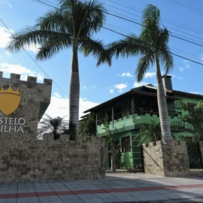 Castelo da Ilha Hotels near Praia Brava Beach