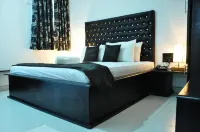 Villa Hotel - Parvekkeita