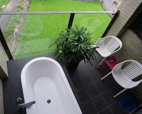 Riverbank Villa Hotels in Yilan