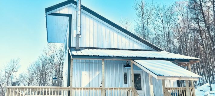 Peaceful Eagle Eye Cabin ON THE TRAIL in Fort Kent overlooking the St John River Hotels in Aroostook County