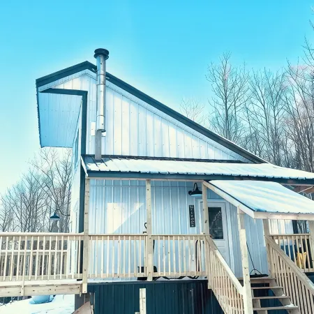 Peaceful Eagle Eye Cabin ON THE TRAIL in Fort Kent overlooking the St John River