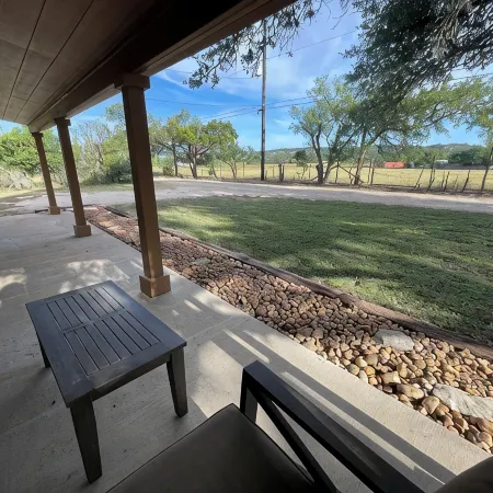 The Mockingbird Cabin - Peaceful Hill Country Getaway