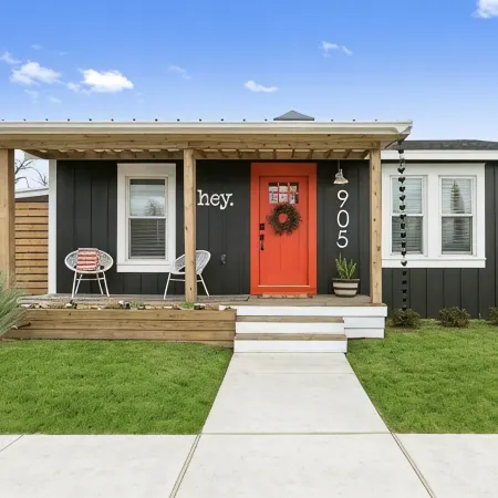 Poppy & Rye Cottage; one block from Magnolia, walkable to everything!