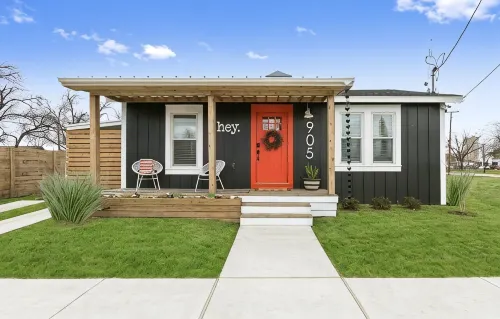 Poppy & Rye Cottage; one block from Magnolia, walkable to everything!